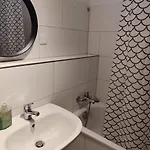 Monteurwohnung Messewohnung Sued Grenze Duesseldorf 6 Personen 아파트 *