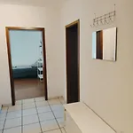 아파트 Monteurwohnung Messewohnung Sued Grenze Duesseldorf 6 Personen *