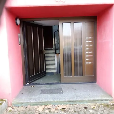 Monteurwohnung Messewohnung Sued Grenze Duesseldorf 6 Personen 아파트 *