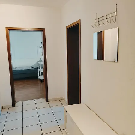 Apartment Monteurwohnung Messewohnung Sued Grenze Duesseldorf 6 Personen *