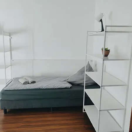 Monteurwohnung Messewohnung Sued Grenze Duesseldorf 6 Personen Appartement