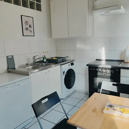 Monteurwohnung Messewohnung Sued Grenze Duesseldorf 6 Personen 아파트 *