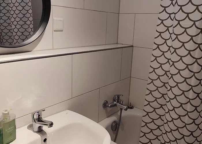 Monteurwohnung Messewohnung Süd Grenze Düsseldorf 6 Personen Apartamento *